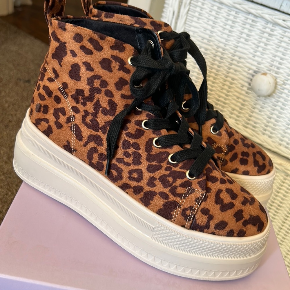 Madden Girl Chuckle Shoes size 6.5 will fit a 7 too